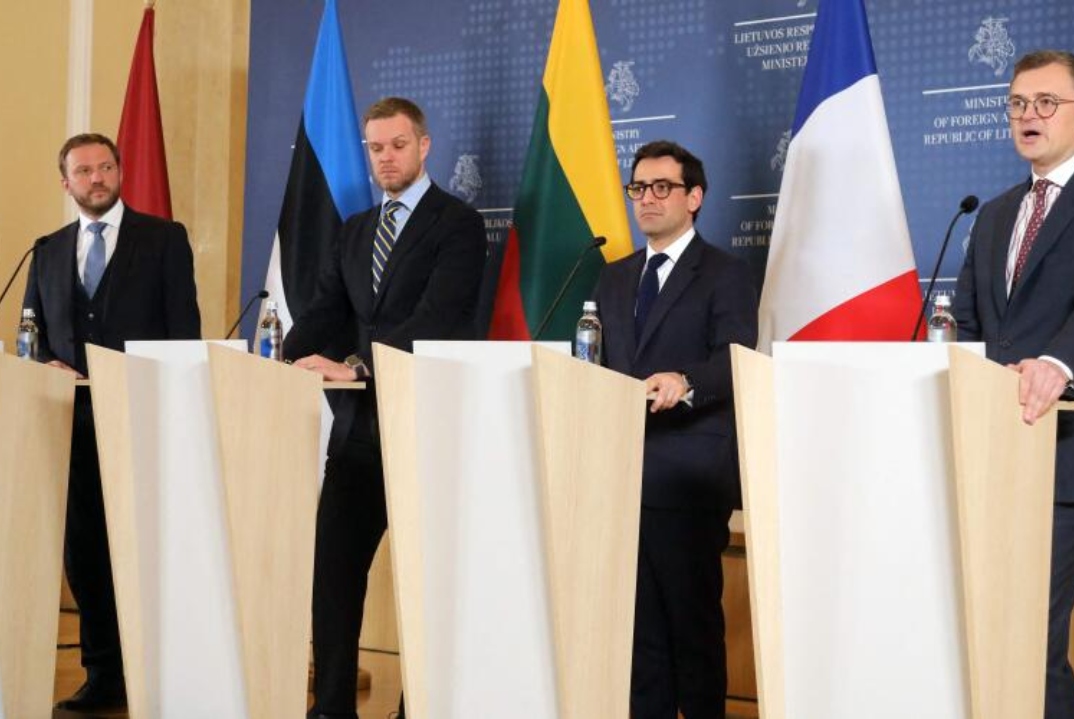 France-Ukraine : Postures martiales à usage interne